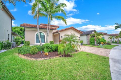 Villa ou maison à louer à Pembroke Pines, Floride: 3 chambres, 224.92 m2 № 1894259 - photo 2