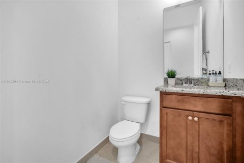 Villa ou maison à louer à Pembroke Pines, Floride: 3 chambres, 224.92 m2 № 1894259 - photo 24