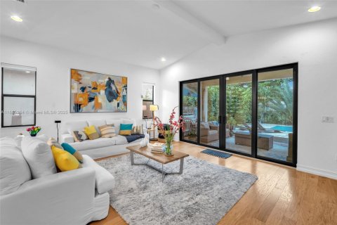 Villa ou maison à louer à Pembroke Pines, Floride: 3 chambres, 224.92 m2 № 1894259 - photo 6