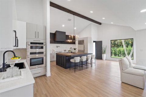 House in Boca Raton, Florida 5 bedrooms, 426.98 sq.m. № 2004120 - photo 9