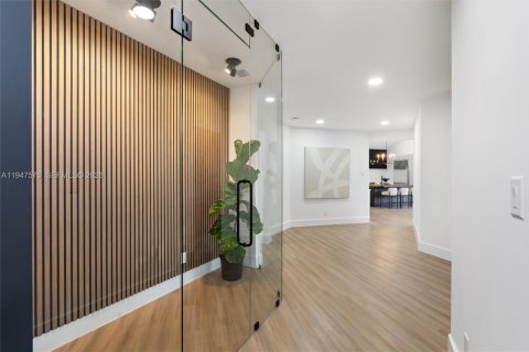 House in Boca Raton, Florida 5 bedrooms, 426.98 sq.m. № 2004120 - photo 8