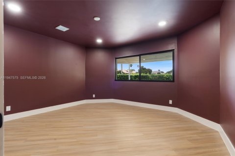 House in Boca Raton, Florida 5 bedrooms, 426.98 sq.m. № 2004120 - photo 15