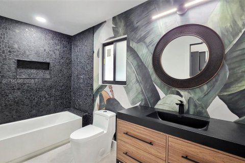 House in Boca Raton, Florida 5 bedrooms, 426.98 sq.m. № 2004120 - photo 19