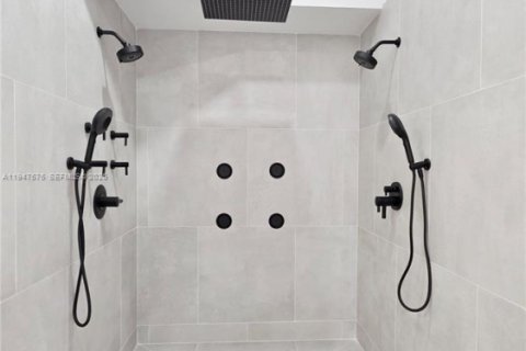 House in Boca Raton, Florida 5 bedrooms, 426.98 sq.m. № 2004120 - photo 27