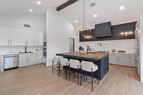 House in Boca Raton, Florida 5 bedrooms, 426.98 sq.m. № 2004120 - photo 11