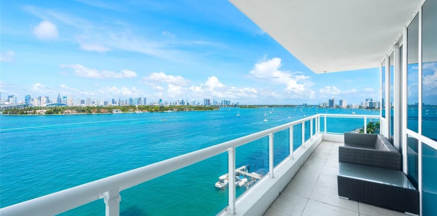 Condominio en Miami Beach, Florida, 2 dormitorios № 1763044
