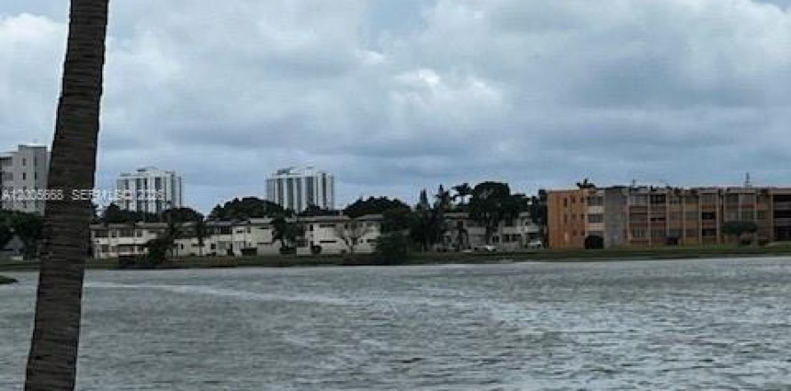 Condo à Miami, Floride, 2 chambres  № 2072051