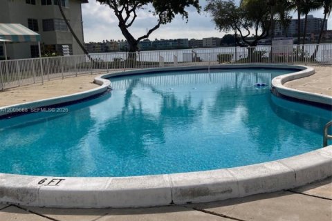 Copropriété à louer à Miami, Floride: 2 chambres, 105.91 m2 № 2072051 - photo 17