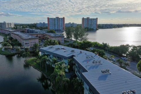 Copropriété à louer à Miami, Floride: 2 chambres, 105.91 m2 № 2072051 - photo 25