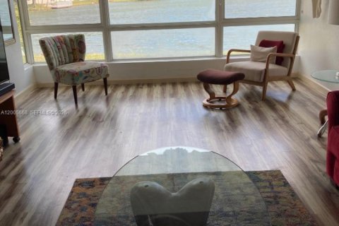 Copropriété à louer à Miami, Floride: 2 chambres, 105.91 m2 № 2072051 - photo 2