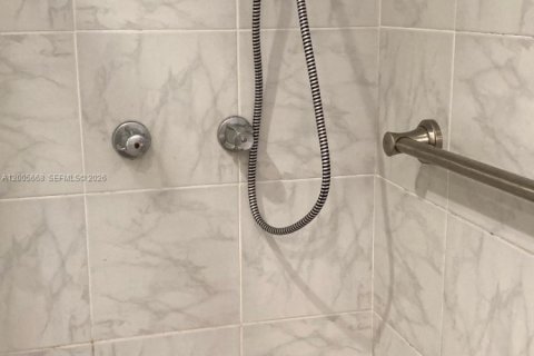 Copropriété à louer à Miami, Floride: 2 chambres, 105.91 m2 № 2072051 - photo 12