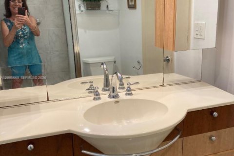 Copropriété à louer à Miami, Floride: 2 chambres, 105.91 m2 № 2072051 - photo 13