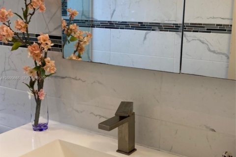 Copropriété à louer à Miami, Floride: 2 chambres, 105.91 m2 № 2072051 - photo 16