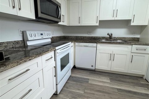 Condo in Weston, Florida, 2 bedrooms  № 1974199 - photo 1