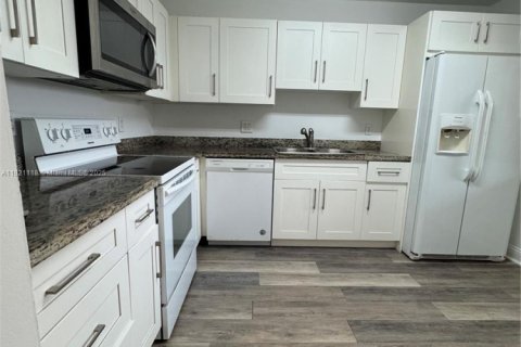 Condo in Weston, Florida, 2 bedrooms  № 1974199 - photo 2