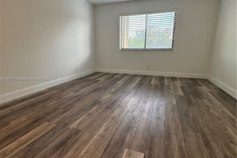 Condo in Weston, Florida, 2 bedrooms  № 1974199 - photo 8