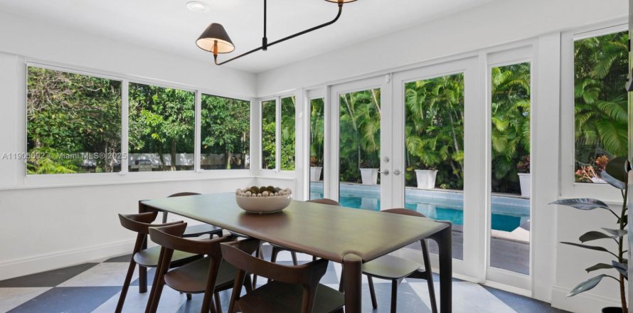 Casa en Miami Shores, Florida 3 dormitorios, 179.12 m2 № 1968361