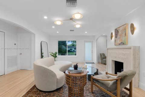 Casa en venta en Miami Shores, Florida, 3 dormitorios, 179.12 m2 № 1968361 - foto 10