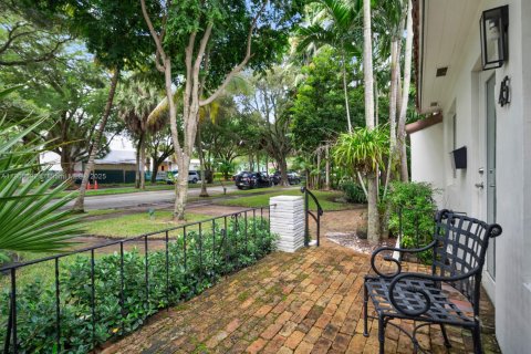 Casa en venta en Miami Shores, Florida, 3 dormitorios, 179.12 m2 № 1968361 - foto 3