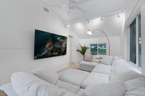 Casa en venta en Miami Shores, Florida, 3 dormitorios, 179.12 m2 № 1968361 - foto 24
