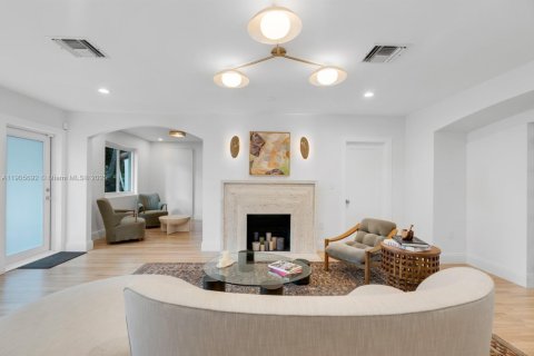 Casa en venta en Miami Shores, Florida, 3 dormitorios, 179.12 m2 № 1968361 - foto 12