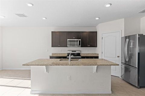 House in Davenport, Florida 5 bedrooms, 250.46 sq.m. № 1901733 - photo 15