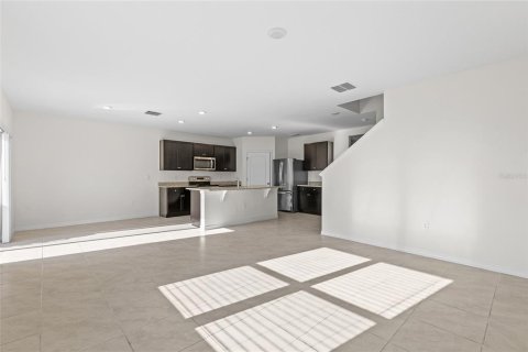 House in Davenport, Florida 5 bedrooms, 250.46 sq.m. № 1901733 - photo 9