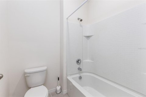 House in Davenport, Florida 5 bedrooms, 250.46 sq.m. № 1901733 - photo 28