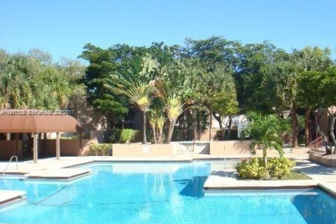 Condo in Miami, Florida, 2 bedrooms  № 1966971 - photo 23