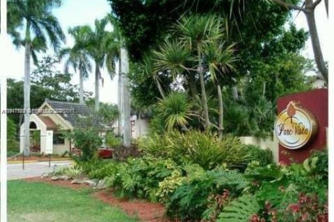 Condo in Miami, Florida, 2 bedrooms  № 1966971 - photo 22