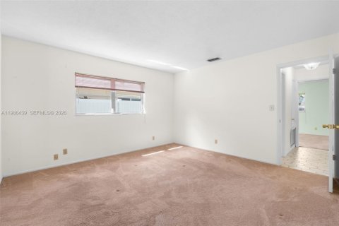 Villa ou maison à vendre à Margate, Floride: 2 chambres, 161.46 m2 № 2046599 - photo 15