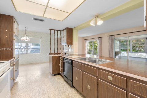 Villa ou maison à vendre à Margate, Floride: 2 chambres, 161.46 m2 № 2046599 - photo 8