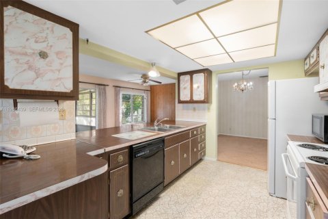 Villa ou maison à vendre à Margate, Floride: 2 chambres, 161.46 m2 № 2046599 - photo 6