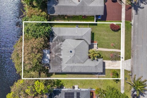 Villa ou maison à vendre à Margate, Floride: 2 chambres, 161.46 m2 № 2046599 - photo 5