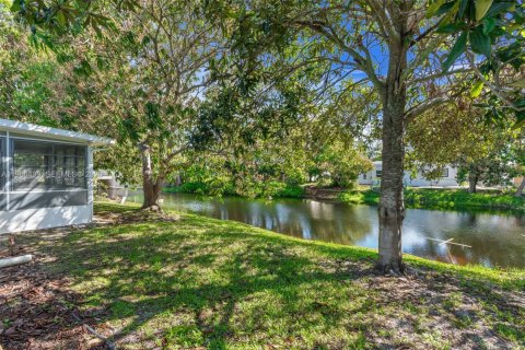 Villa ou maison à vendre à Margate, Floride: 2 chambres, 161.46 m2 № 2046599 - photo 29