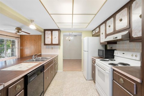 Villa ou maison à vendre à Margate, Floride: 2 chambres, 161.46 m2 № 2046599 - photo 7