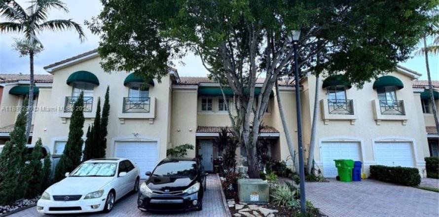Adosado en Sunrise, Florida 2 dormitorios, 139.17 m2 № 1932652