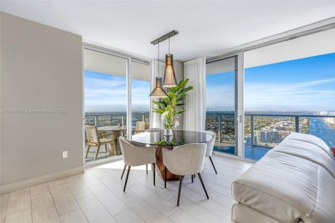 Снять в аренду кондоминиум в Холливуд, Флорида 2 спальни, 99.87м2, № 1958870 - фото 6