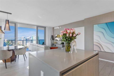 Снять в аренду кондоминиум в Холливуд, Флорида 2 спальни, 99.87м2, № 1958870 - фото 13