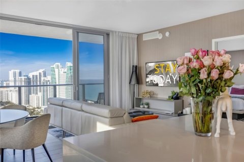 Снять в аренду кондоминиум в Холливуд, Флорида 2 спальни, 99.87м2, № 1958870 - фото 11