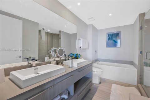 Снять в аренду кондоминиум в Холливуд, Флорида 2 спальни, 99.87м2, № 1958870 - фото 22