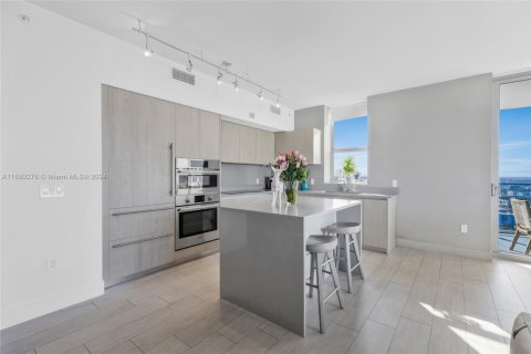 Снять в аренду кондоминиум в Холливуд, Флорида 2 спальни, 99.87м2, № 1958870 - фото 14