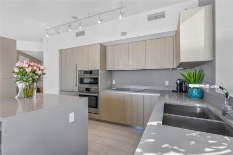 Снять в аренду кондоминиум в Холливуд, Флорида 2 спальни, 99.87м2, № 1958870 - фото 16