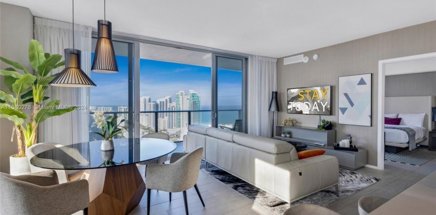 Кондоминиум с 2 спальнями в Холливуд, Флорида № 1958870