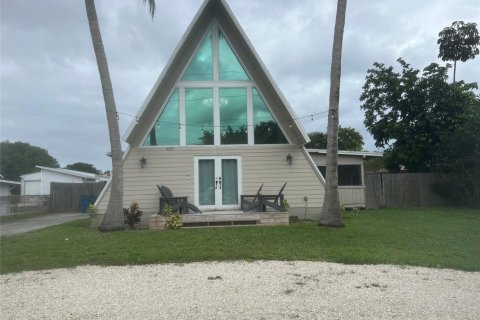House in Coconut Creek, Florida 4 bedrooms, 148.64 sq.m. № 913169 - photo 1