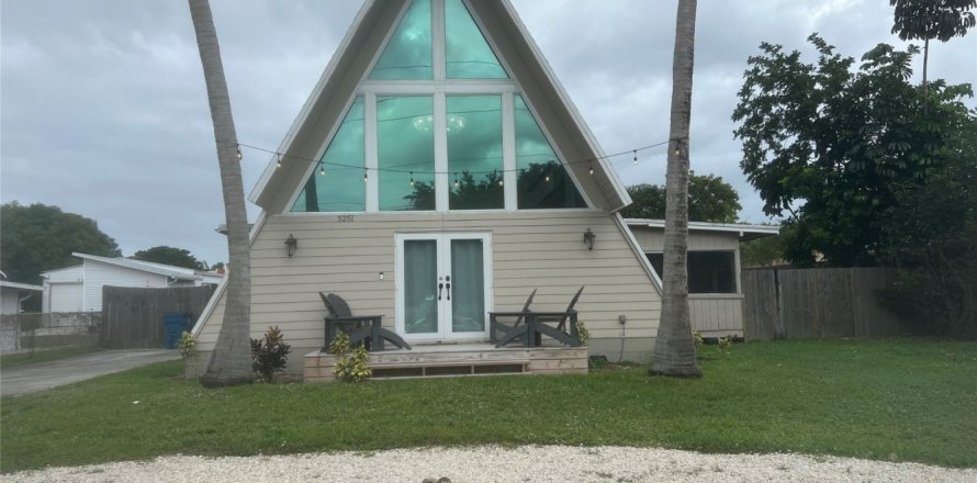House in Coconut Creek, Florida 4 bedrooms, 148.64 sq.m. № 913169