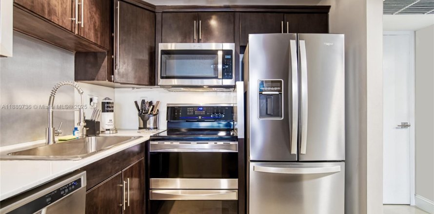 Condo in Sunny Isles Beach, Florida, 1 bedroom № 1924840