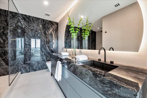 Condo in Miami, Florida, 3 bedrooms  № 1946368 - photo 29