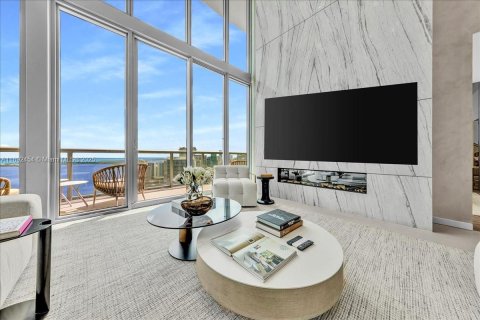 Condo in Miami, Florida, 3 bedrooms  № 1946368 - photo 22