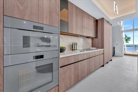 Condo in Miami, Florida, 3 bedrooms  № 1946368 - photo 13